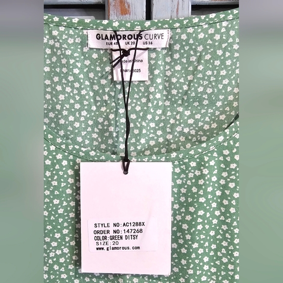 GLAMOROUS CURVE UK PASTEL FLORAL DRESS Size US 16 Pistachio Green Ditsy NWT - Picture 3 of 5